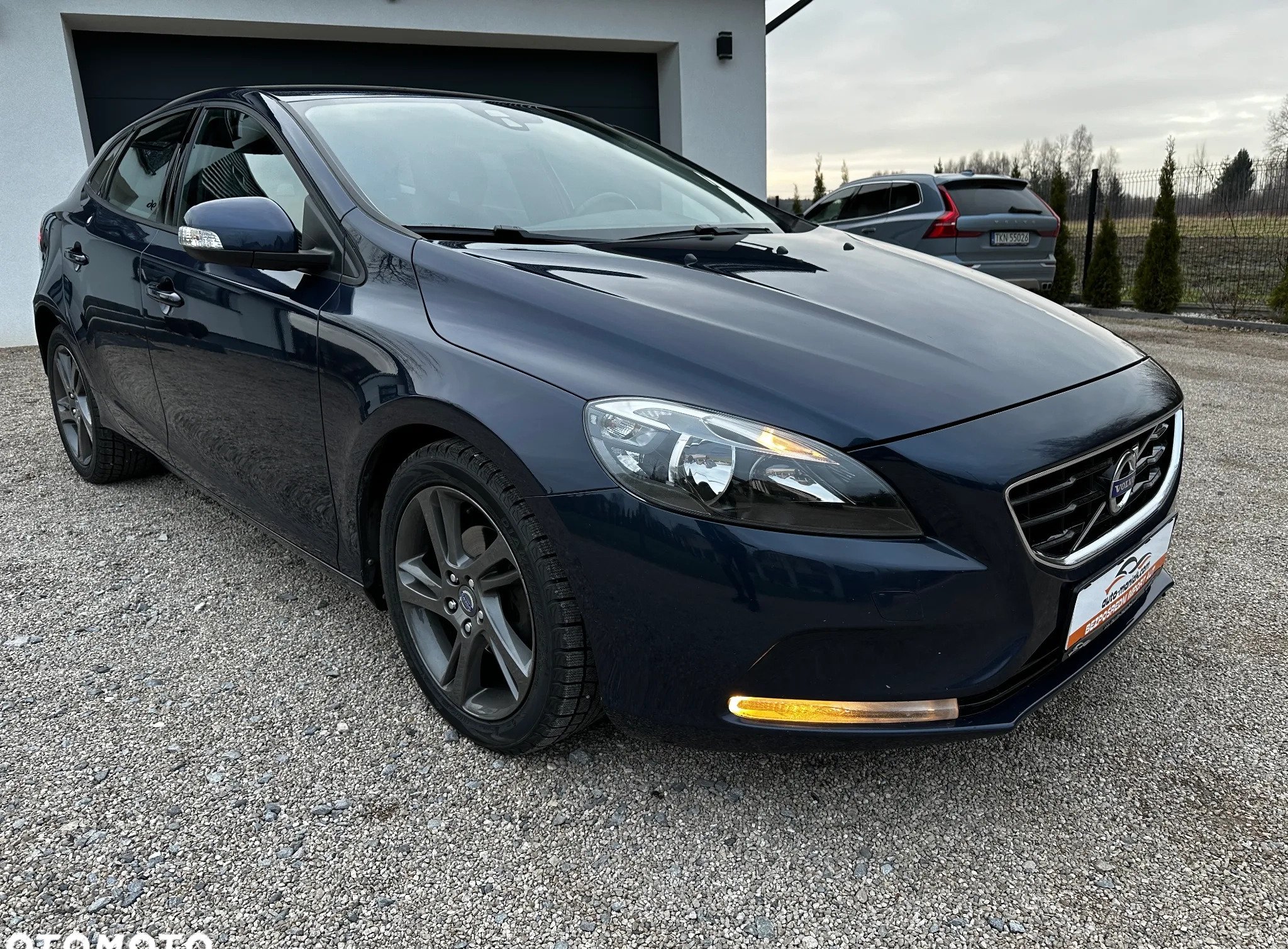 Volvo V40 cena 36900 przebieg: 198000, rok produkcji 2015 z Dąbie małe 497